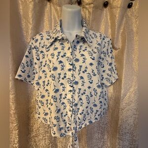 Discreet White and Blue Floral Tie-Front Blouse